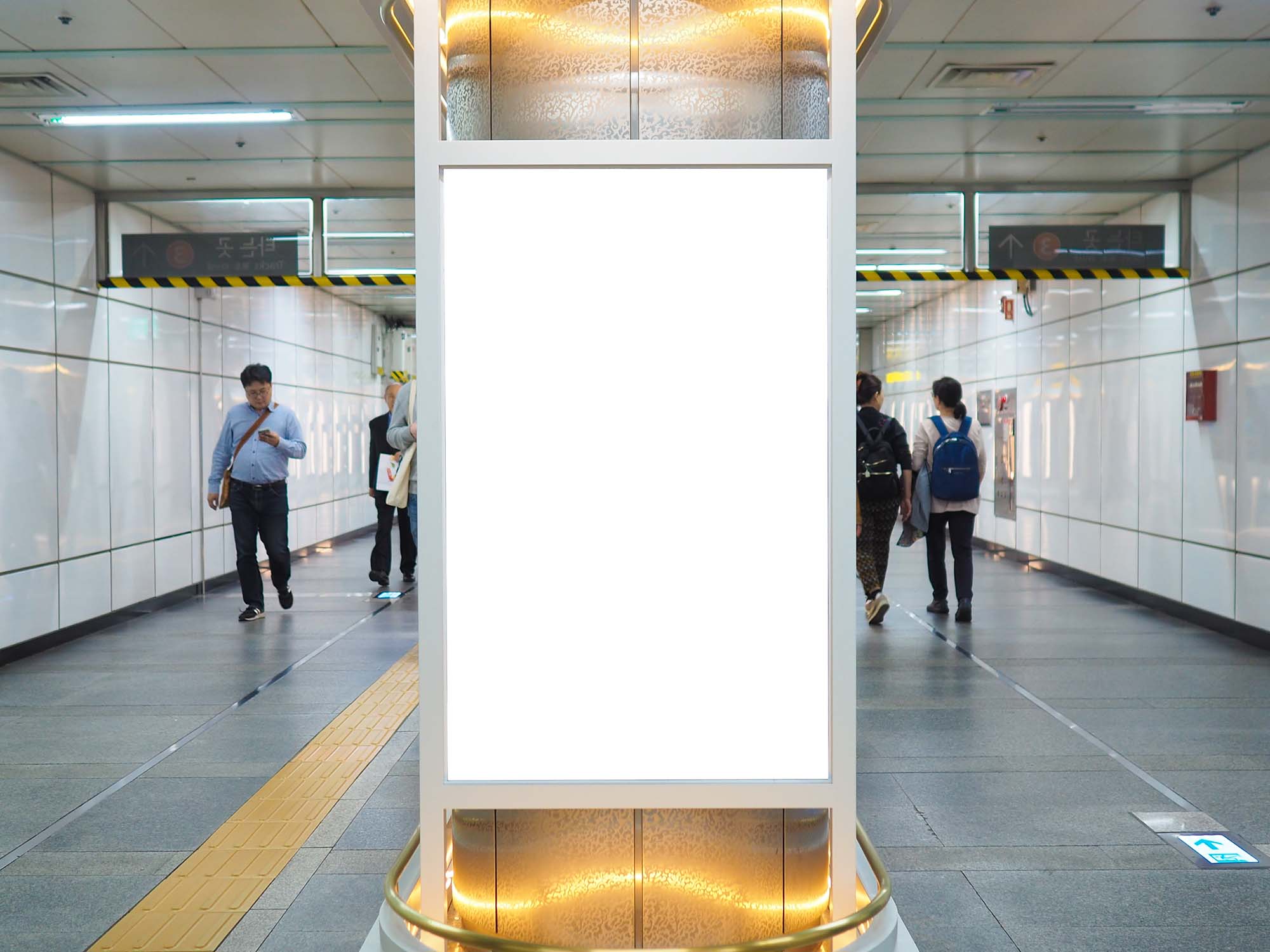 Download Poster Mockup Free Psd Subwasy : Mupi Mockup In Subway Station Psd Template All Free Template ...